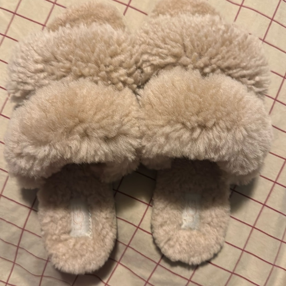 Woman UGG slippers 
Max curly scuffeta
Sz 8